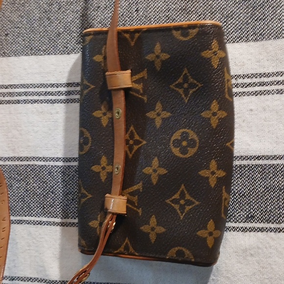 Authentic Louis Vuitton Crossbody Bag Pochette Florentine Monogram Brown - Picture 2 of 16